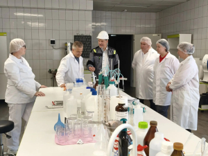 Александр Чепик посетил мясоперерабатывающий комплекс в Октябрьском районе Курской области
