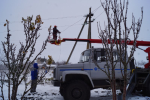 Курские энергетики напоминают об опасности поражения электрическим током во время непогоды