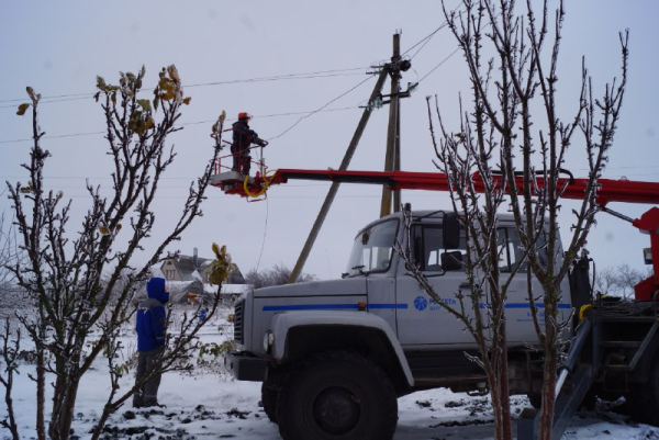 Курские энергетики напоминают об опасности поражения электрическим током во время непогоды