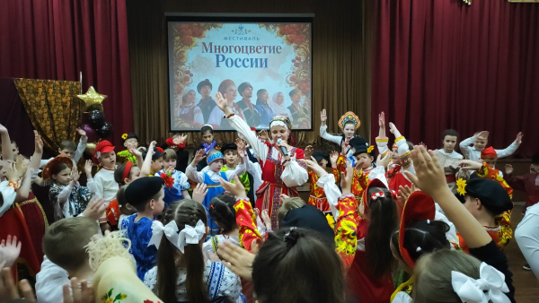 В Курской области проходит фестиваль «Многоцветие России»