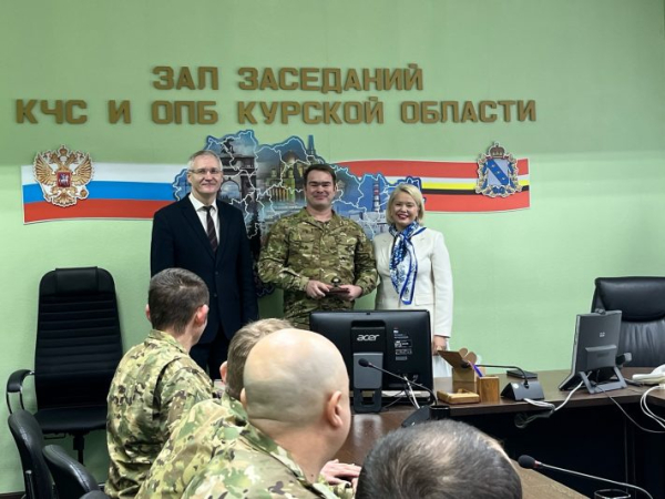 Медали «Защитник Курской области» вручили семерым военным