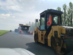 В рамках национального проекта "Безопасные дороги" суджанские дорожники отремонтировали участок автодороги "Суджа - Курск".